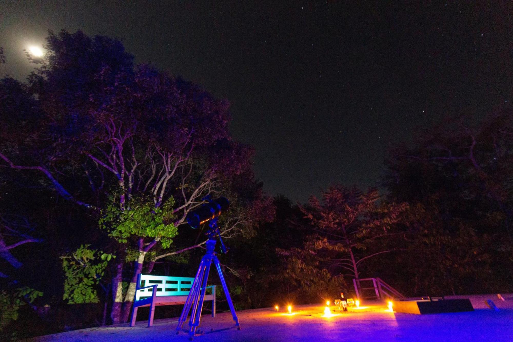 Floresta Encantada Telescopio,Fogueira, Riacho Chapada dos Guimaraes Exterior photo